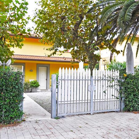 Holiday Apartments Fiumetto Marina di Pietrasanta Bagian luar foto